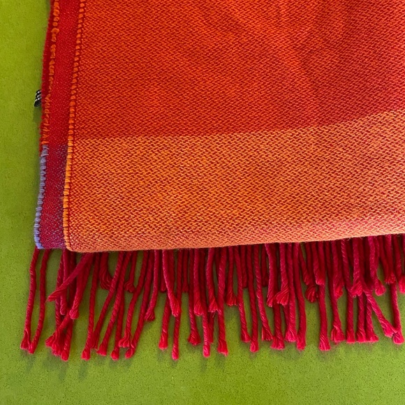 Isa Scarf - Picture 7 of 7